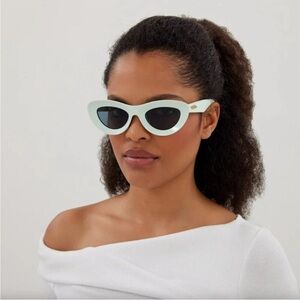 NEW Bottega Veneta BV1325S 004 Green Mint Sharp Cat Eye Unisex Sunglasses